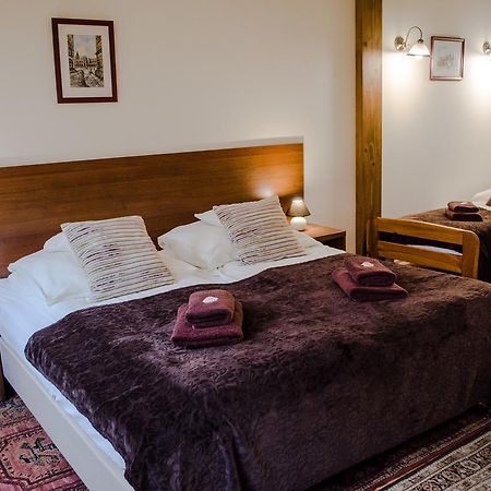 Royal Route 29 Comfort Rooms Красков Екстериор снимка