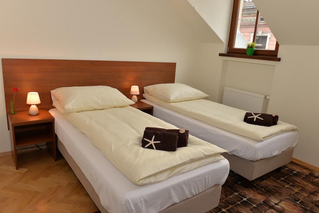 Royal Route 29 Comfort Rooms Красков Стая снимка