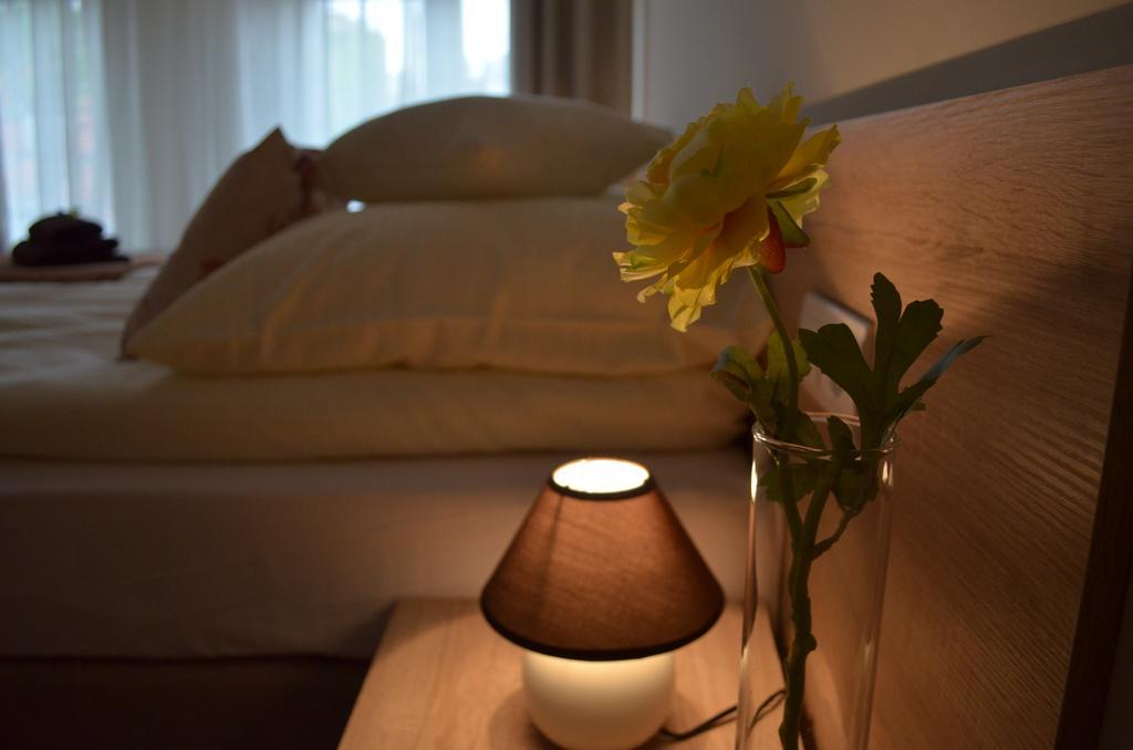 Royal Route 29 Comfort Rooms Красков Екстериор снимка