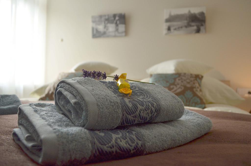 Royal Route 29 Comfort Rooms Красков Екстериор снимка