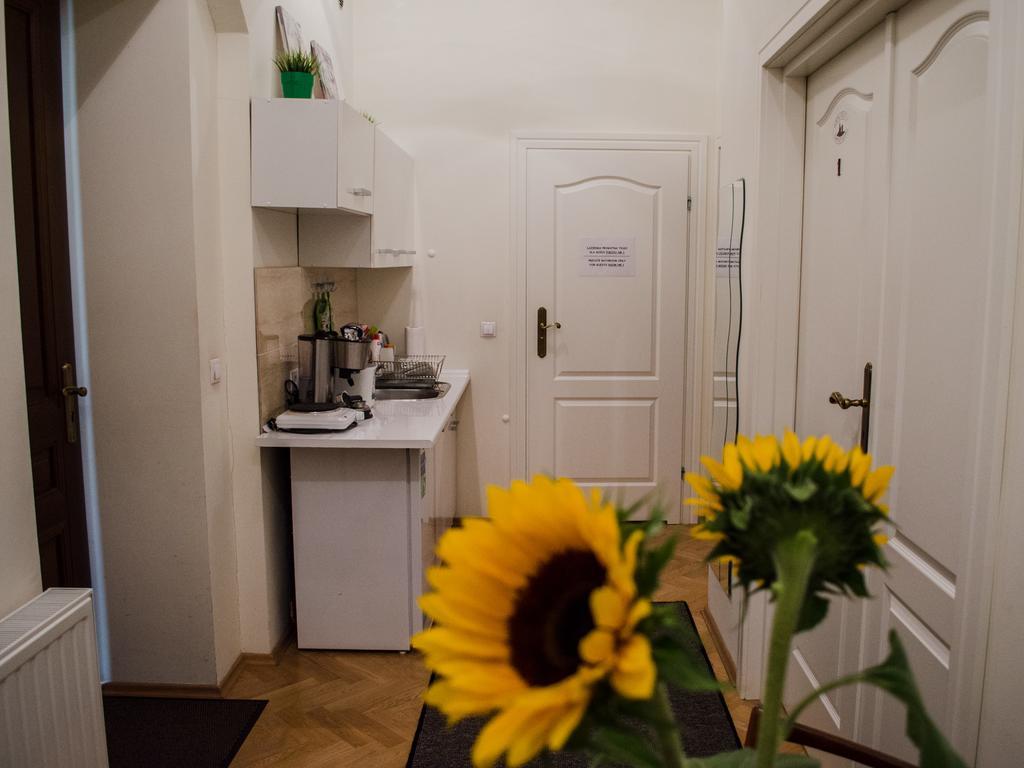 Royal Route 29 Comfort Rooms Красков Екстериор снимка