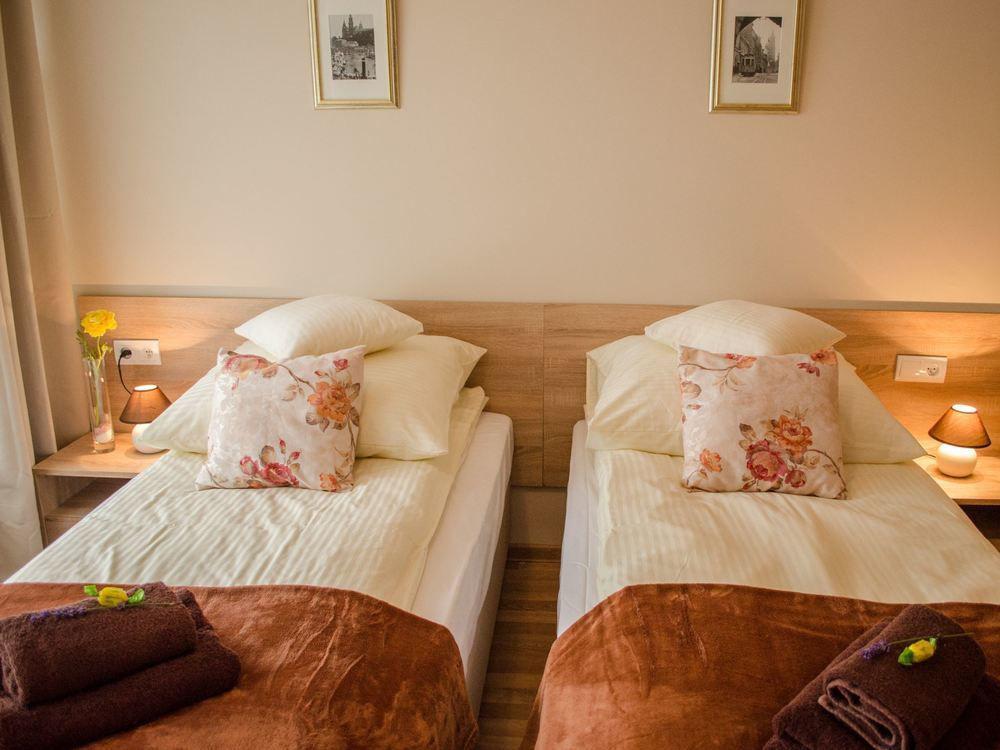 Royal Route 29 Comfort Rooms Красков Екстериор снимка