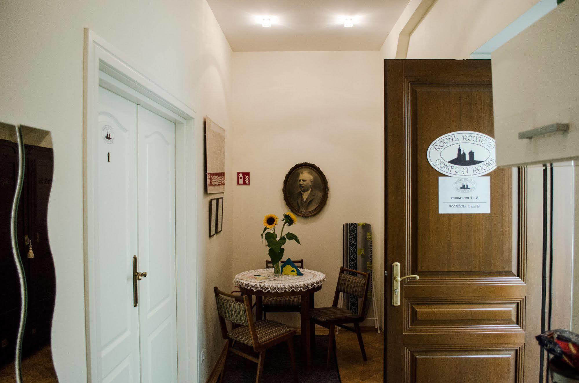 Royal Route 29 Comfort Rooms Красков Екстериор снимка