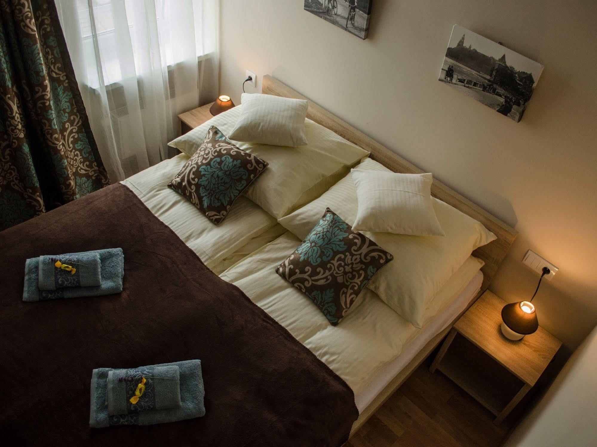 Royal Route 29 Comfort Rooms Красков Екстериор снимка