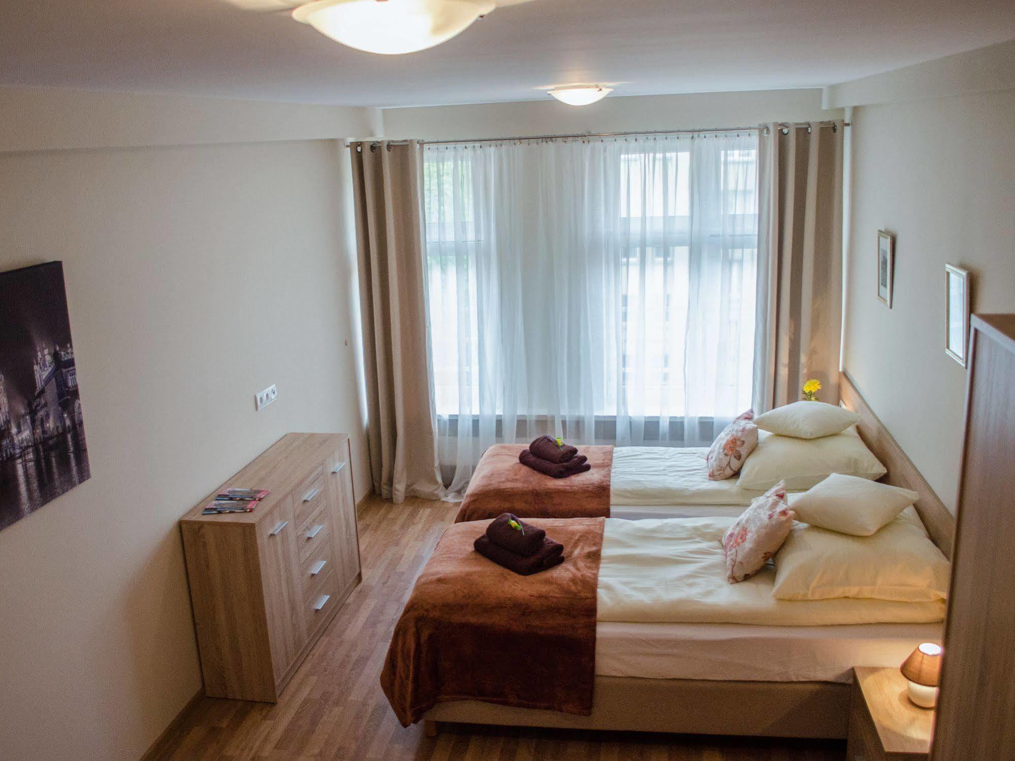 Royal Route 29 Comfort Rooms Красков Екстериор снимка