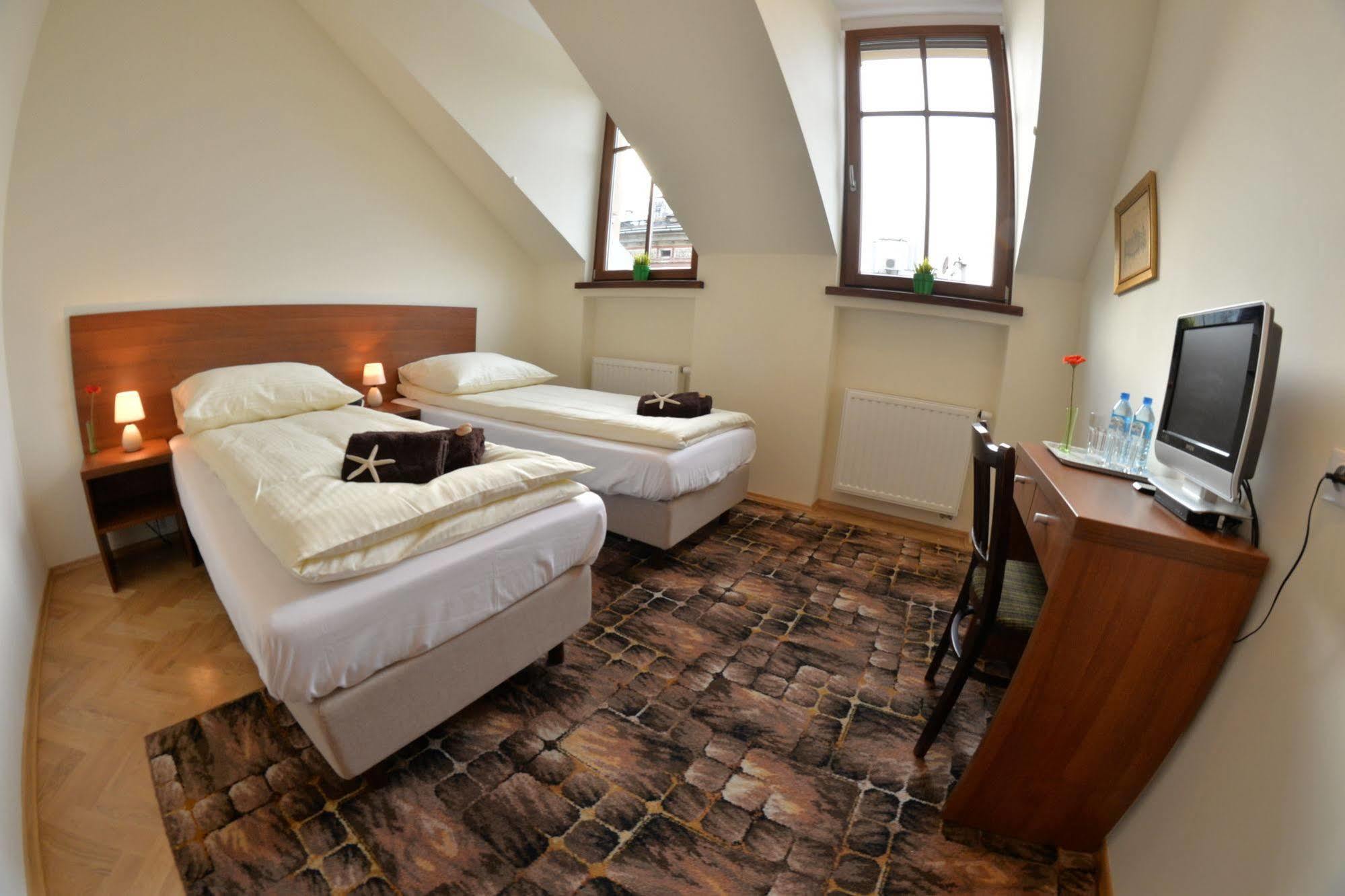 Royal Route 29 Comfort Rooms Красков Екстериор снимка
