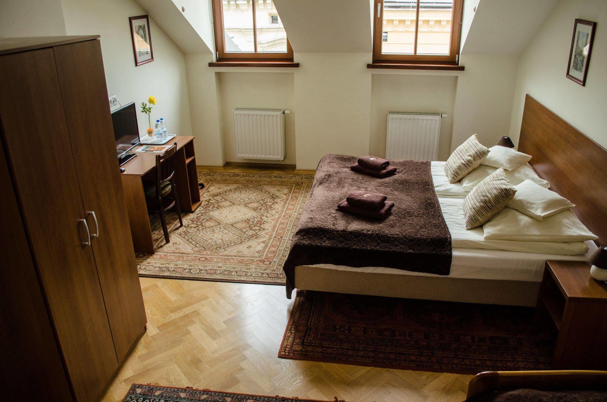 Royal Route 29 Comfort Rooms Красков Екстериор снимка