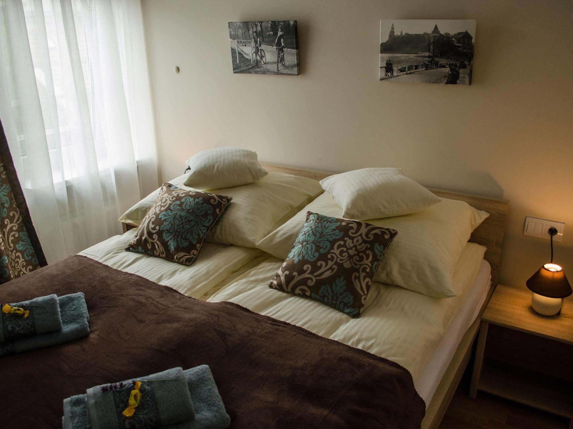 Royal Route 29 Comfort Rooms Красков Екстериор снимка