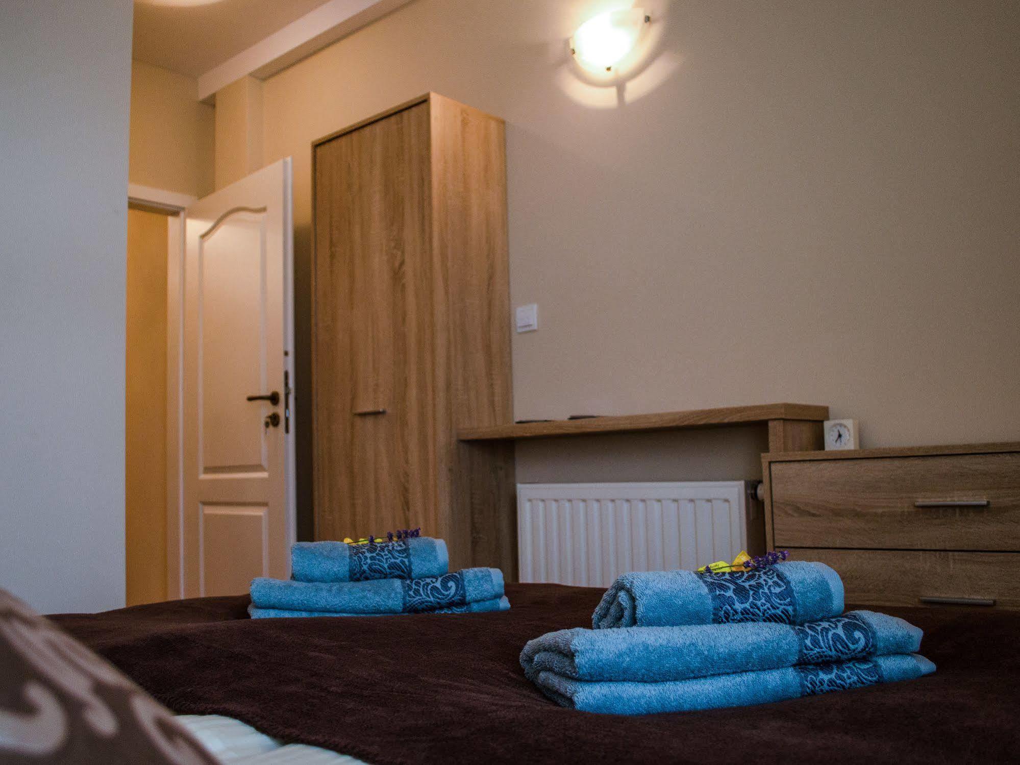 Royal Route 29 Comfort Rooms Красков Екстериор снимка