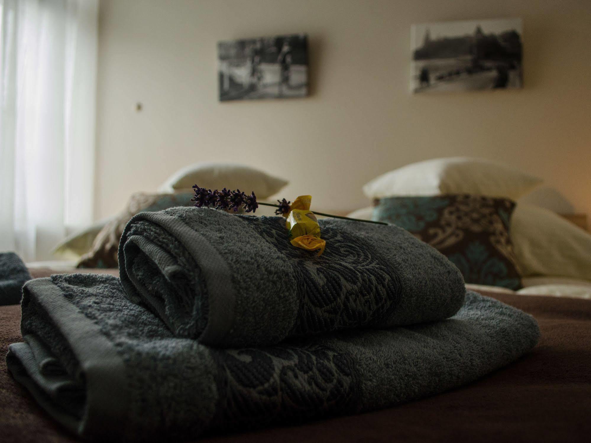 Royal Route 29 Comfort Rooms Красков Екстериор снимка